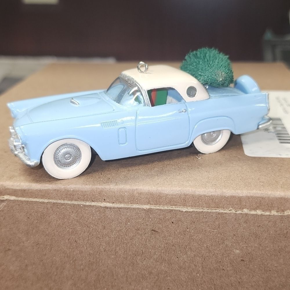 Hallmark 1956 Ford Thunderbird ornament​